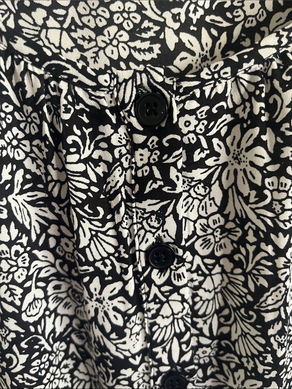 LOFT Black & White Floral Sleeveless Blouse - Picture 8 of 8